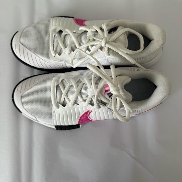NIKE GP CHALLENGE PRO Size 8 Women’s Tennis Shoes - Picture 2 of 8